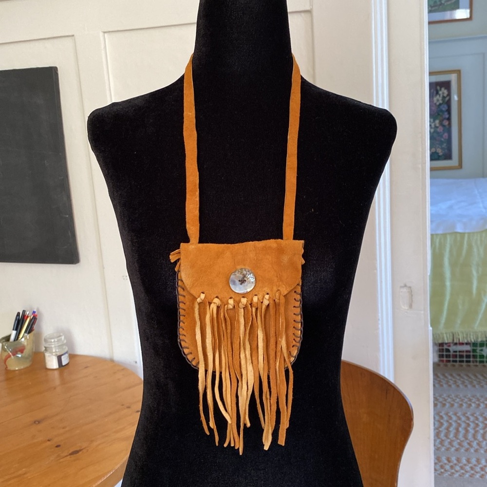 Fringed Tan Suede Mini Indigenous Purse with abalone button. - Picture 6 of 6